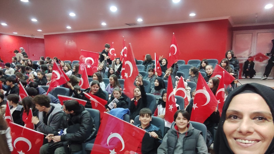 Okullumuz Öğrenicilerinden Güzel Sanatlar Lisesinde 18 Mart Programı..